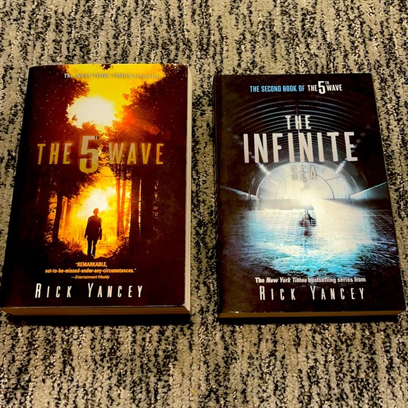 The 5th Wave and The Infinite Sea by Rick Yancey - Picture 1 of 2